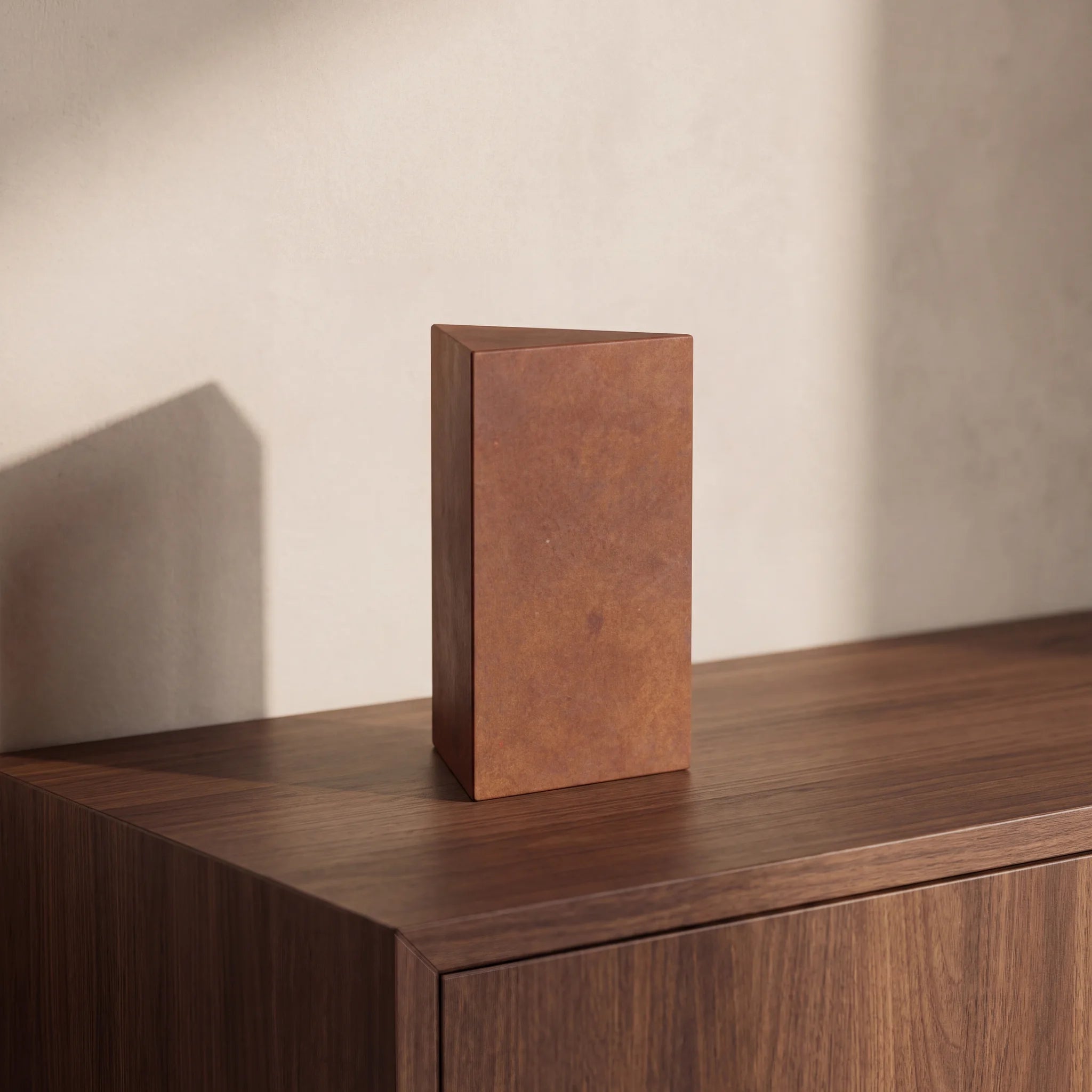 Trigon-Adult-Cremation-Urn-for-Ashes-in-Corten-Steel-amto_walnut