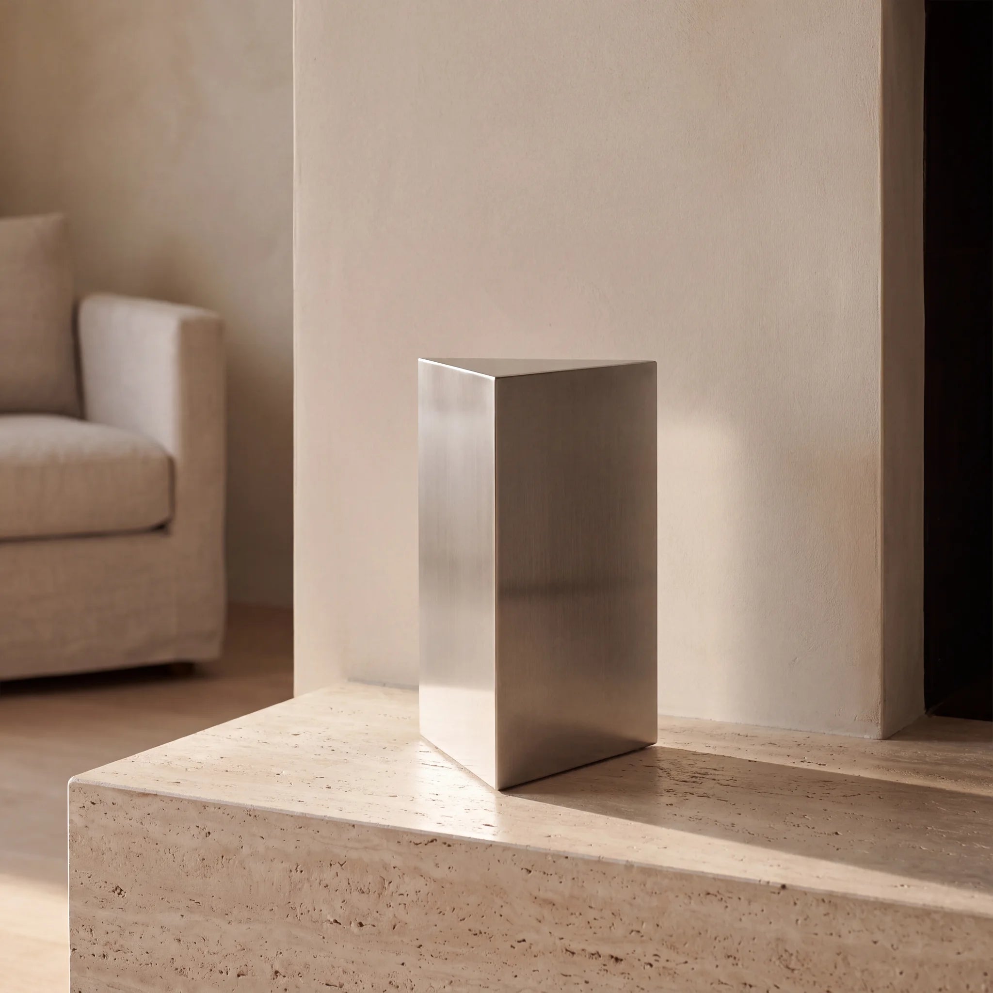 Trigon-Large-Urn-for-Ashes-in-Stainless-Steel-amto_hearth