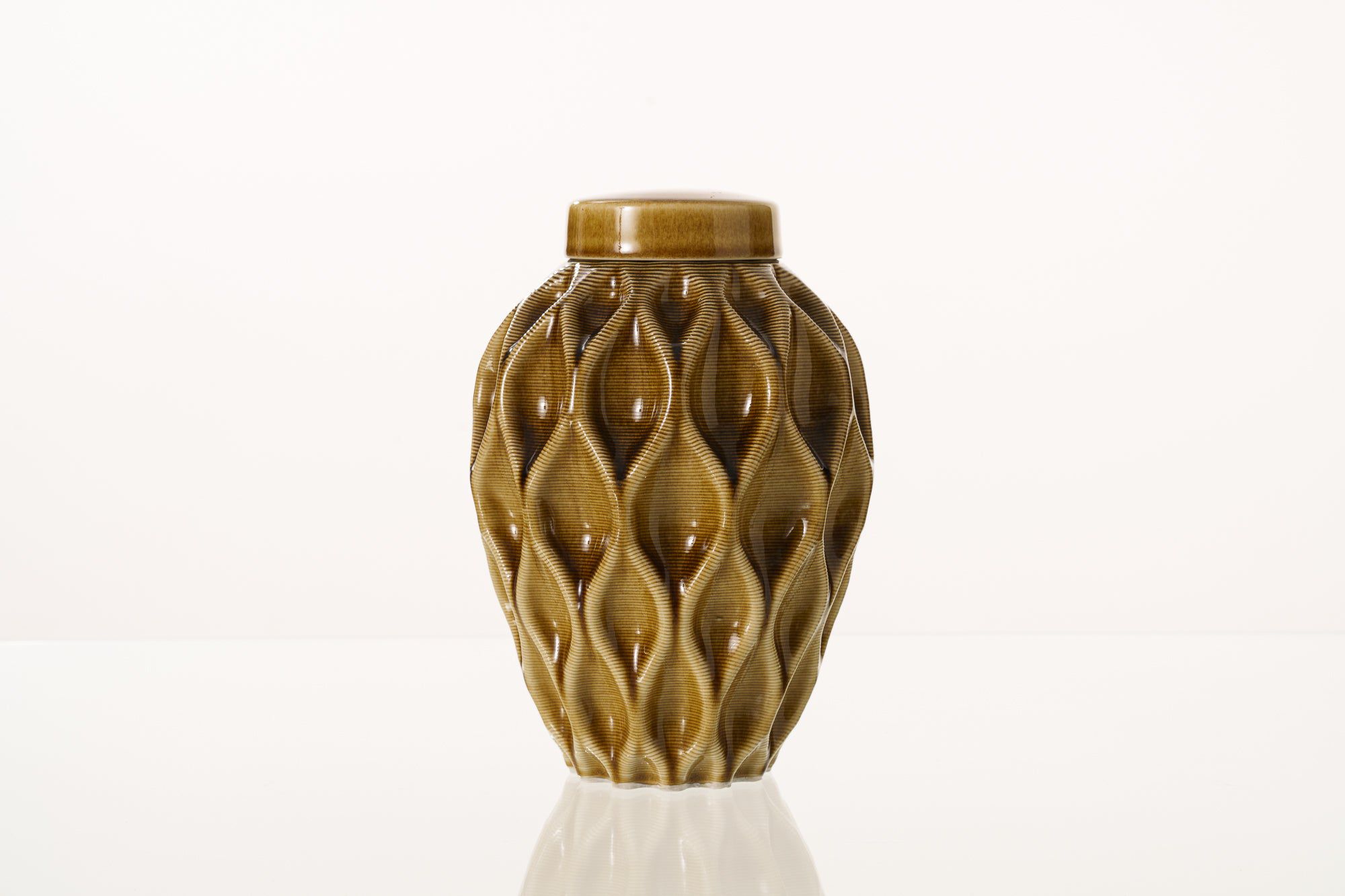 Echo Adult Cremation Urn for Ashes in Dark Sand