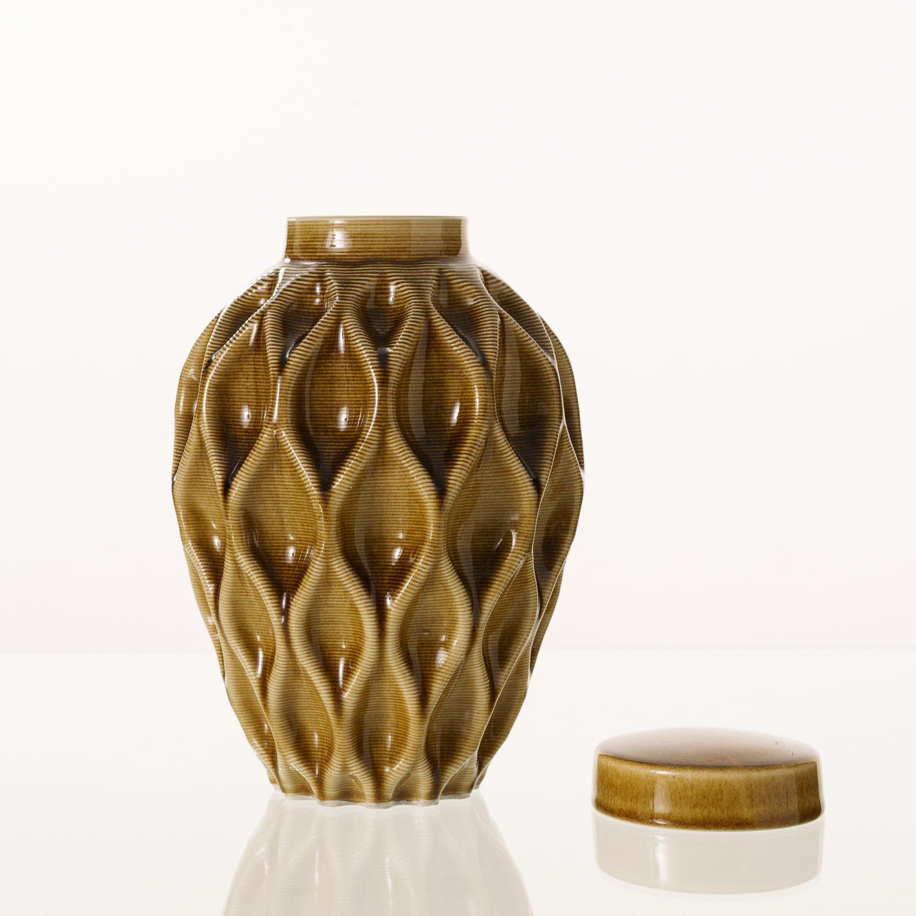 Echo Adult Cremation Urn for Ashes in Dark Sand