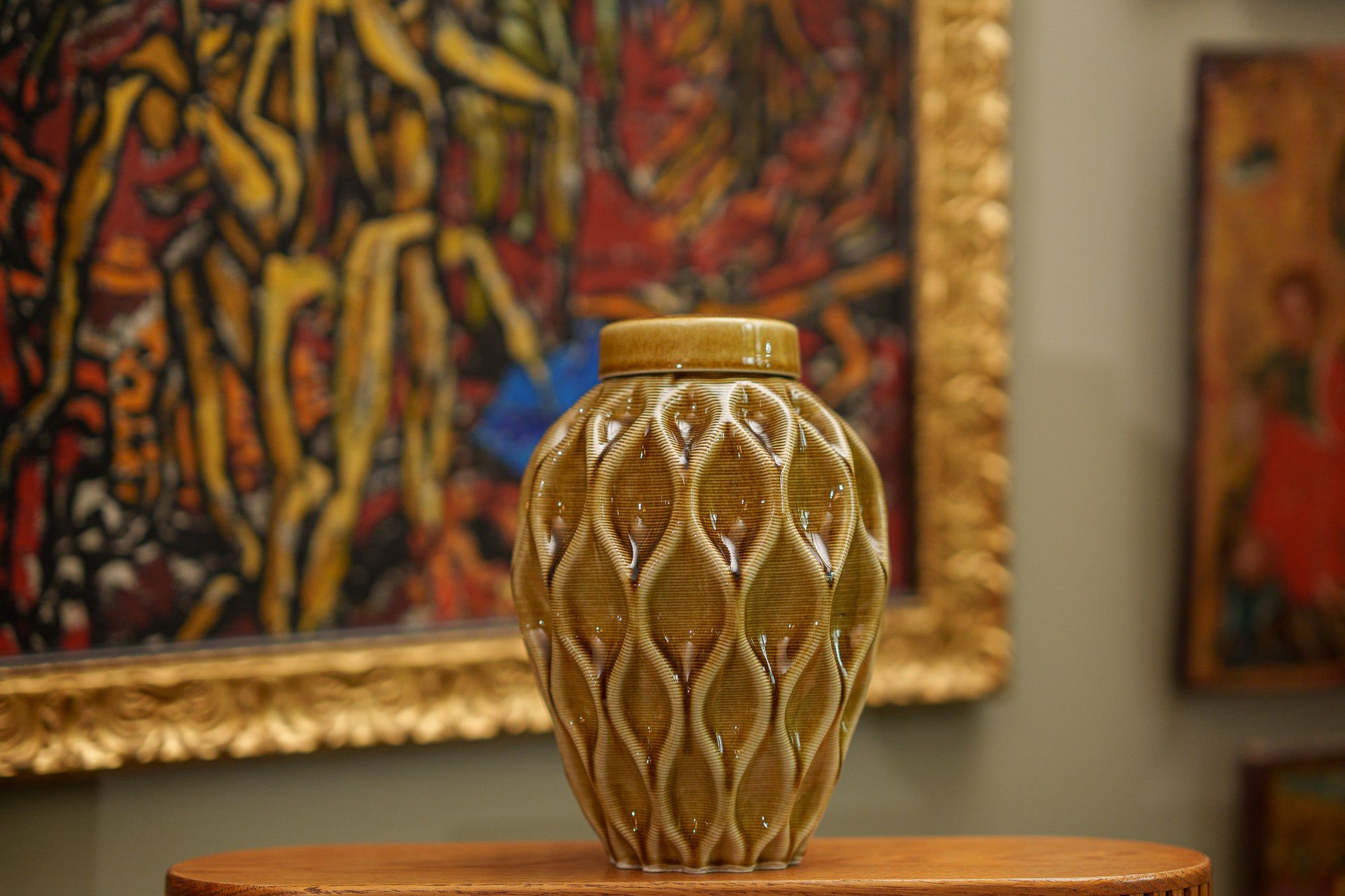Echo Adult Cremation Urn for Ashes in Dark Sand
