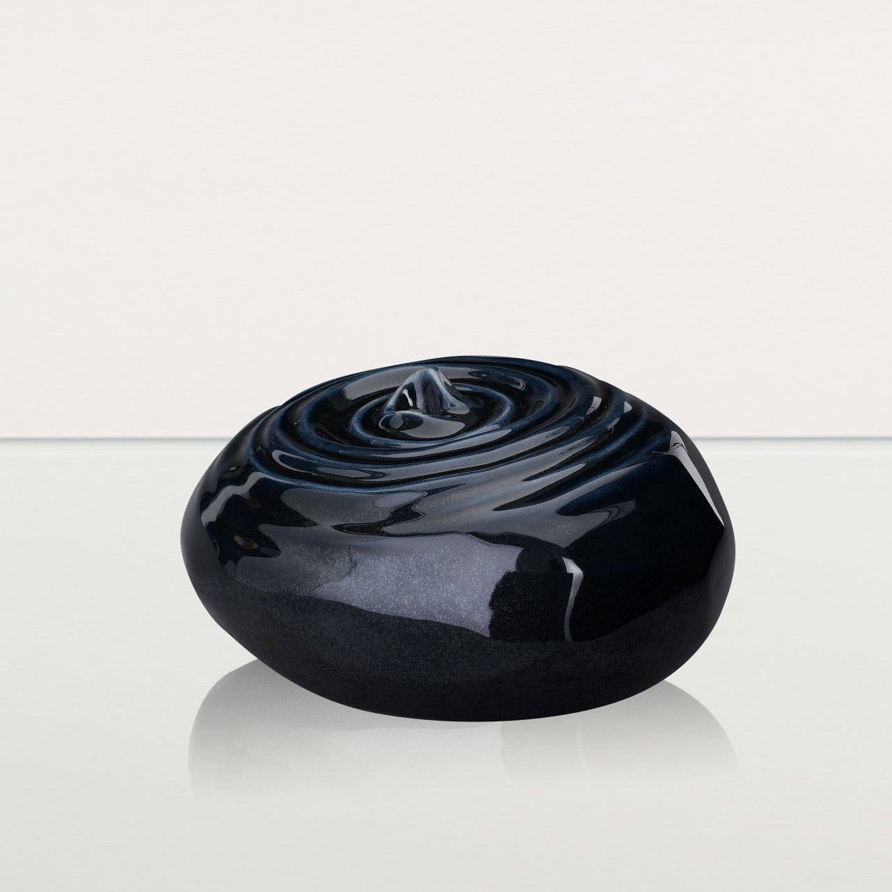 Ripples Adult Cremation Urn for Ashes in Glossy Black