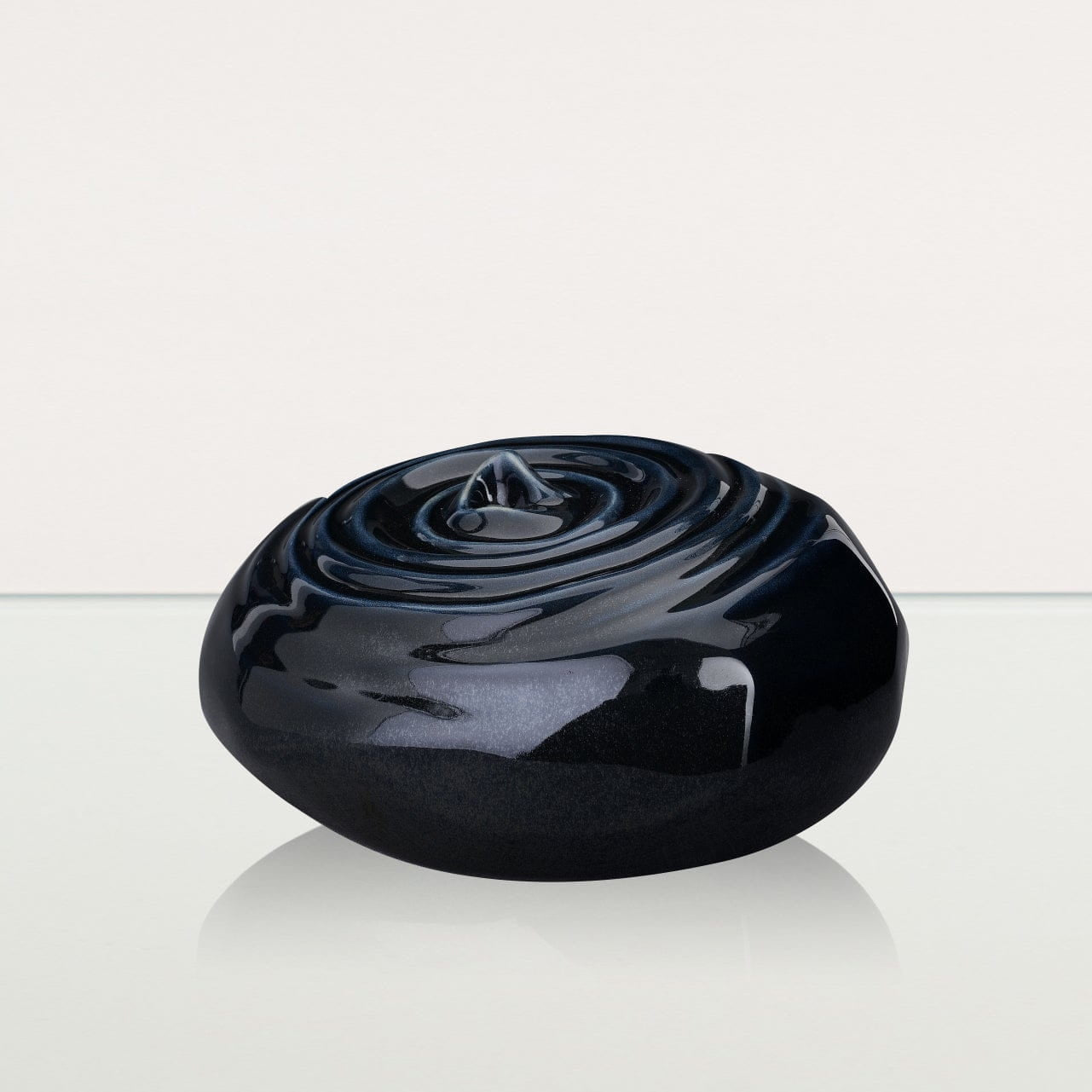 Ripples Adult Cremation Urn for Ashes in Glossy Black