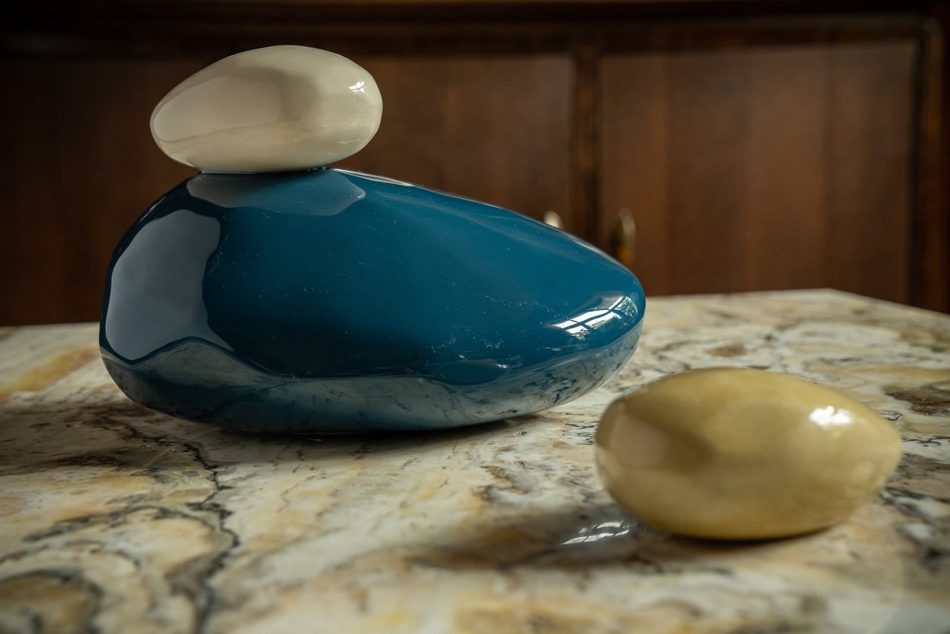 Pebbles Adult Cremation Urn for Ashes in Oily Green Melange