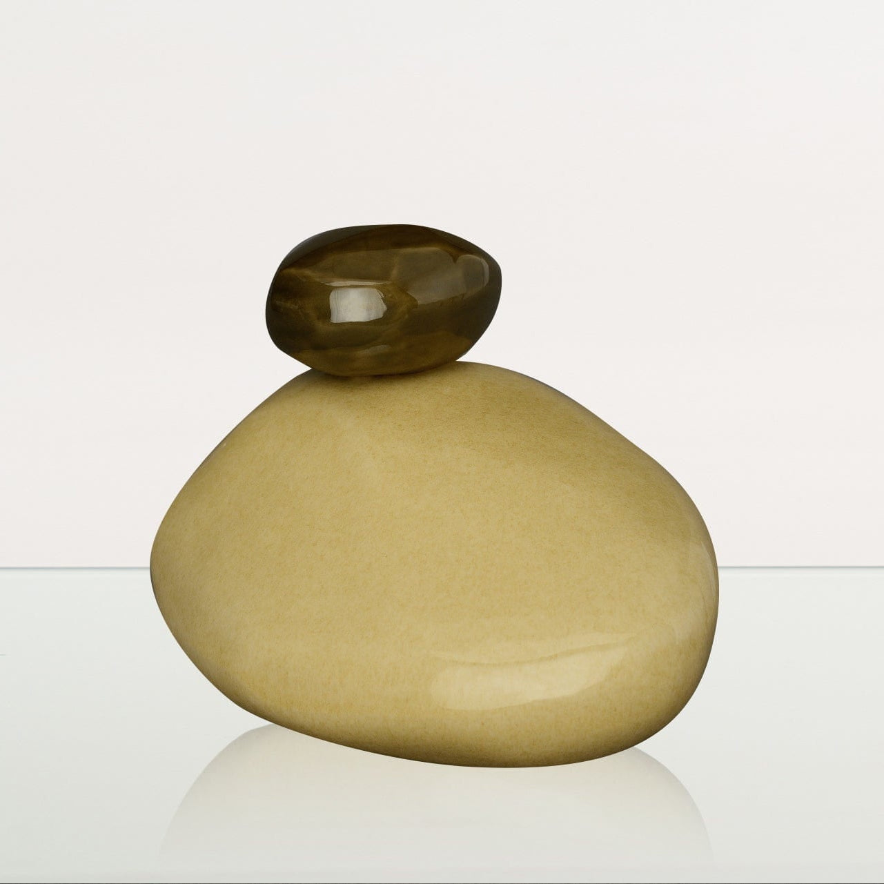 Pebbles Adult Cremation Urn for Ashes in Light Sand
