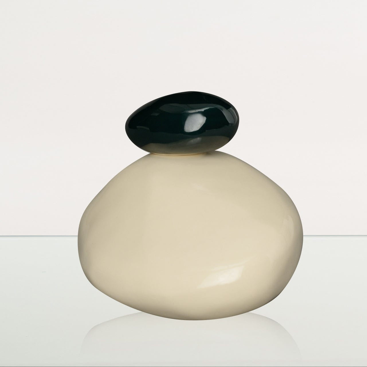 Pebbles Adult Cremation Urn for Ashes in Cream