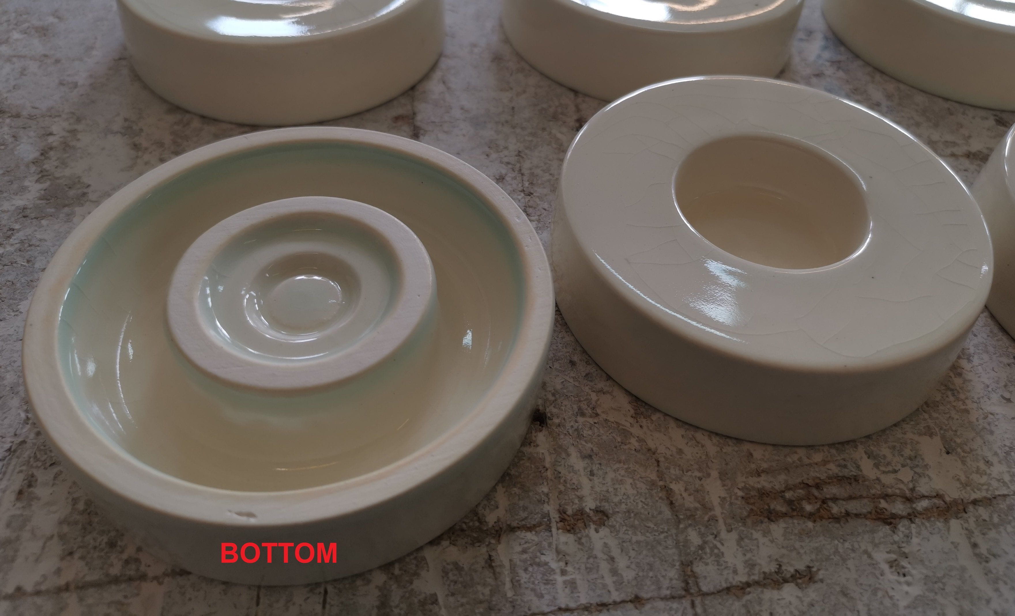 Caleo Candle Holder for Cremation Urns in Oily Green