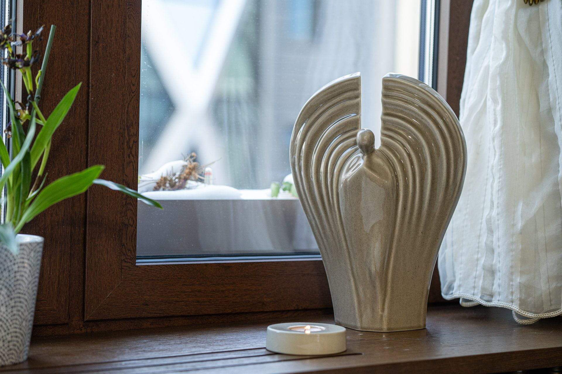 Caleo Candle Holder for Cremation Urns in Light Sand