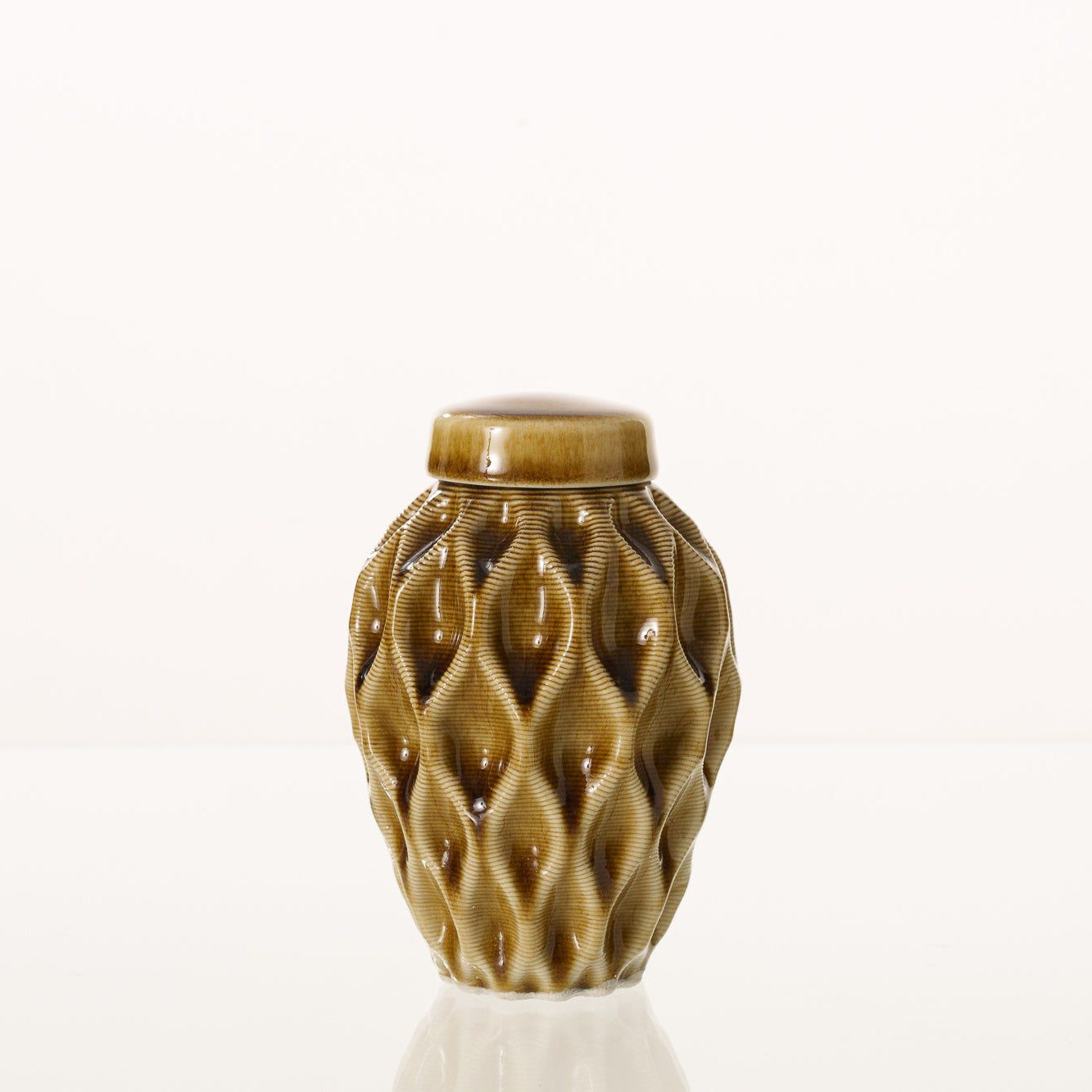 Echo Keepsake Urn for Ashes in Dark Sand