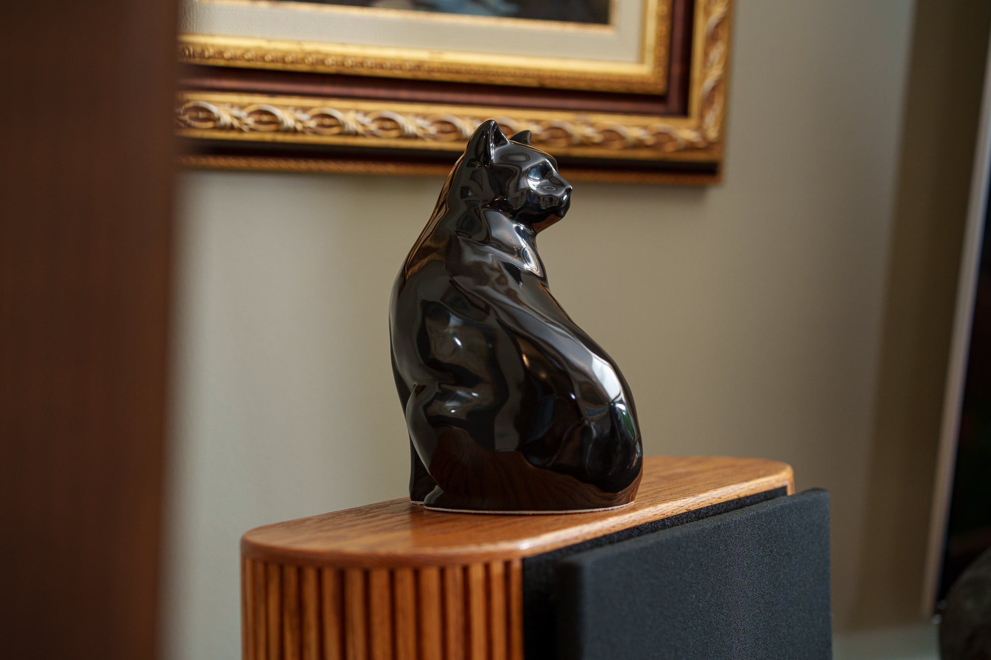 Felix Cat Urn for Ashes in Glossy Black
