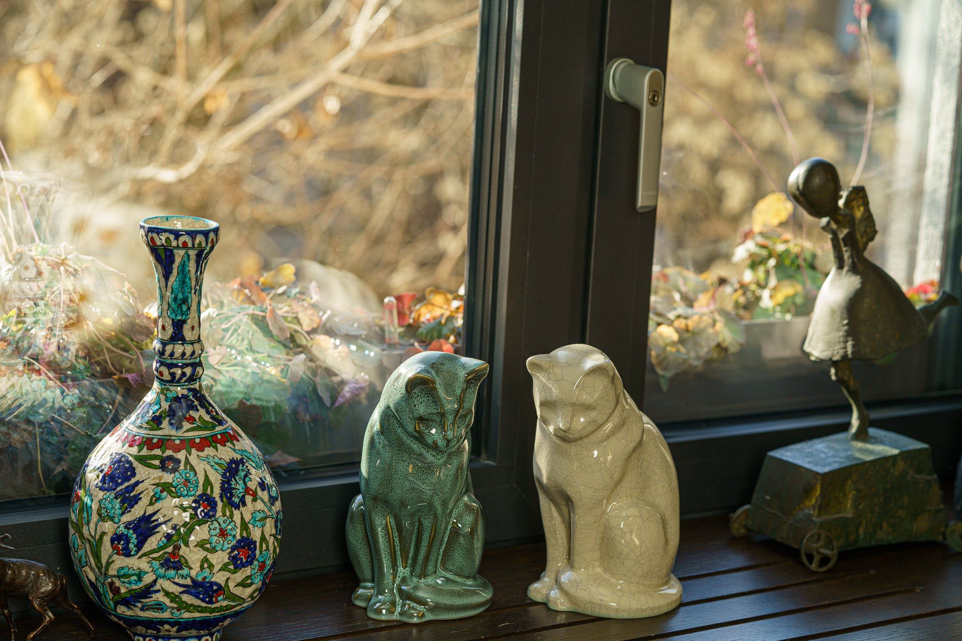 Sitting Cat Pet Urn for Ashes in Blue Melange