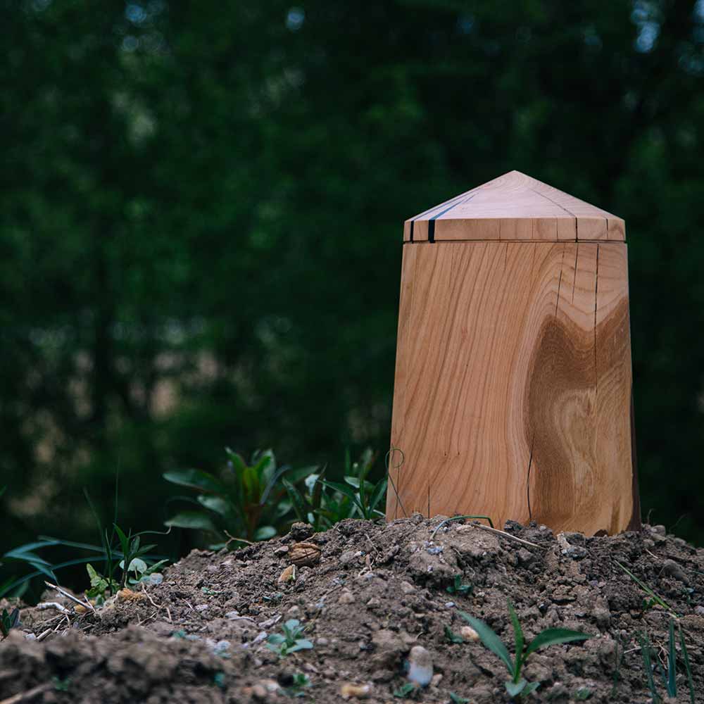 Aspire Cremation Urn For Ashes Outdoors