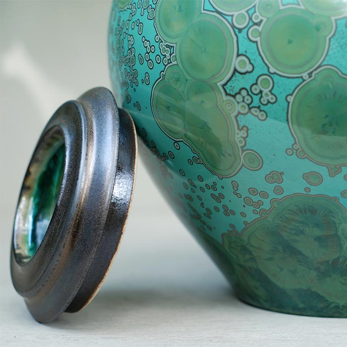 Emerald Cremation Urn for Ashes Close Up lid Off